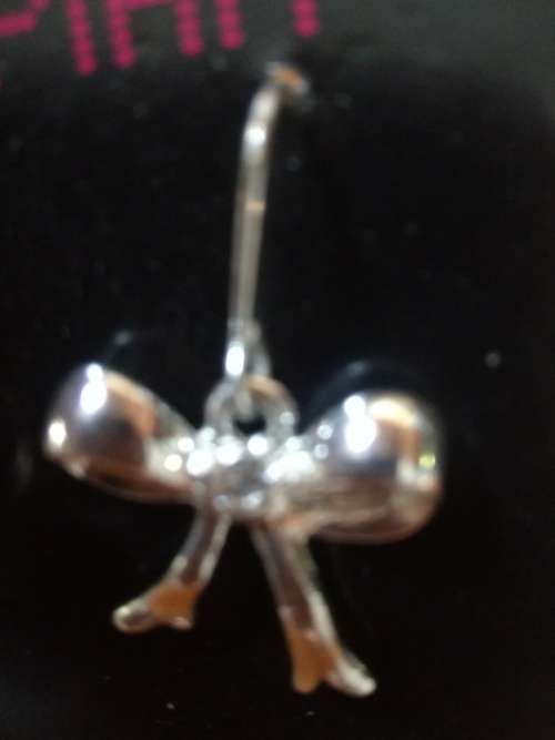 Pretty Silvertone Bow Earrings